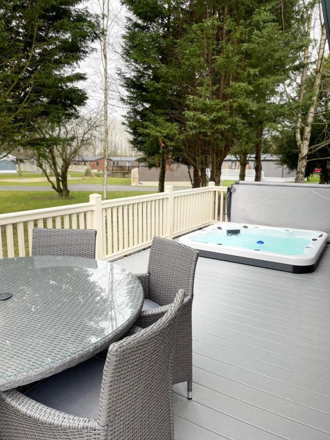 Lotus Lodge With Hot Tub 约克 外观 照片